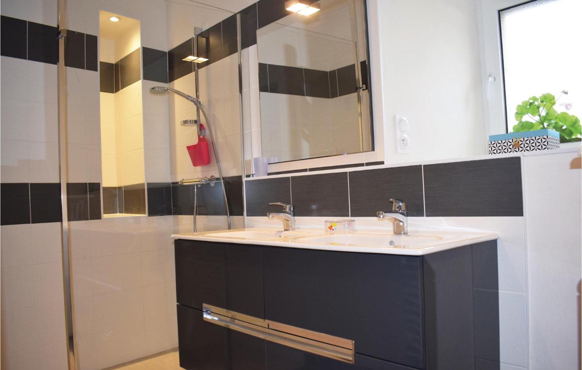 Gorgeous Home In Saint Alban With Kitchen エクステリア 写真
